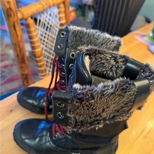 Pajar Faux Fur Lined Black Boots with Red Laces